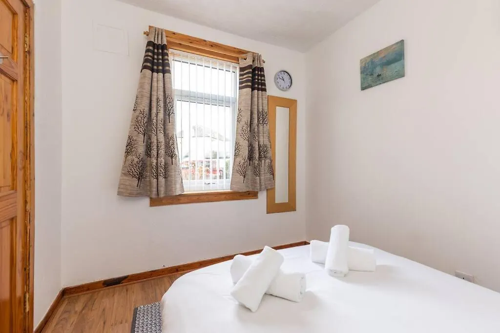 Beautiful 2 Bedroom Flat In Edinburgh