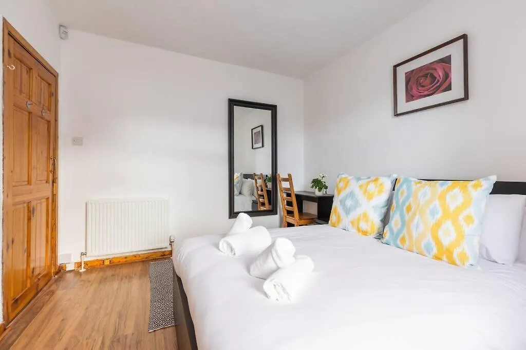 Beautiful 2 Bedroom Flat In Edinburgh Apartment