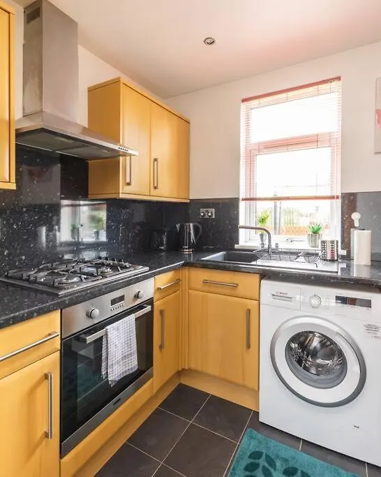 Beautiful 2 Bedroom Flat In Edinburgh Apartment