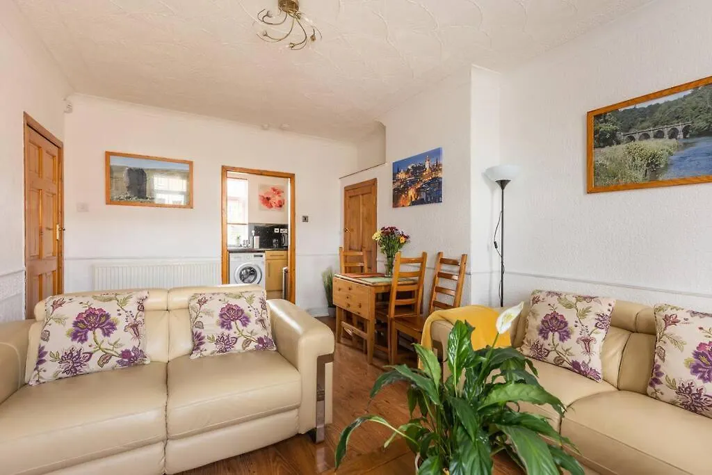 Beautiful 2 Bedroom Flat In Edinburgh Apartment