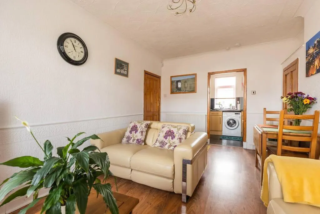 Beautiful 2 Bedroom Flat In Edinburgh