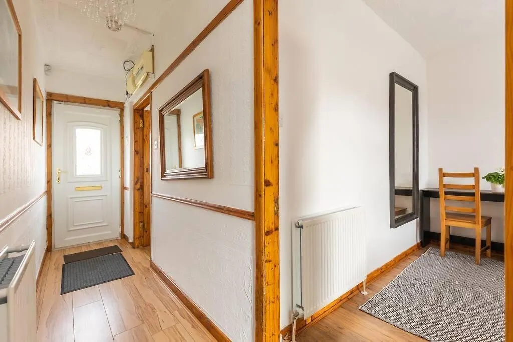 Beautiful 2 Bedroom Flat In Edinburgh 0*,  United Kingdom
