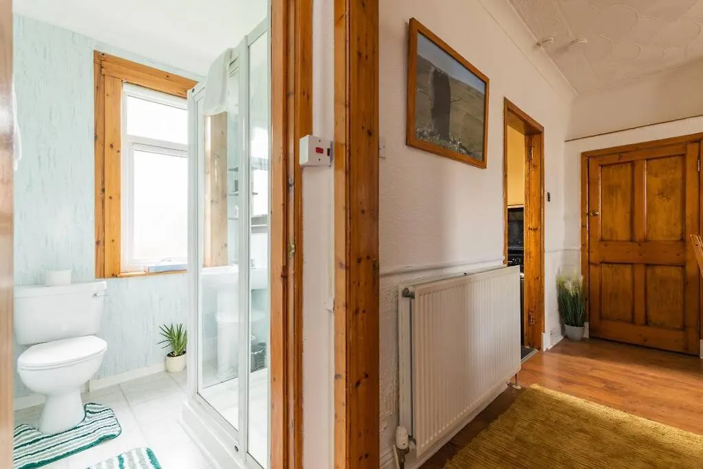 Beautiful 2 Bedroom Flat In Edinburgh Apartment